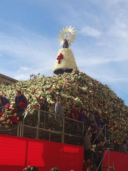 Tradicional Ofrenda de Flores a la Virgen del Pilar