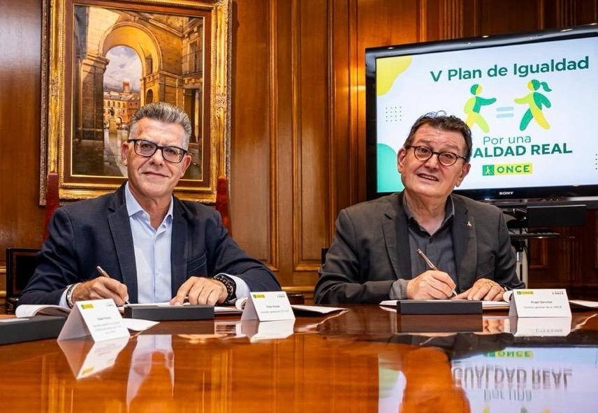 Diego Sayago firma el V Plan de Igualdad de la ONCE y refuerza el compromiso de UTO-UGT con nuestro bienestar.